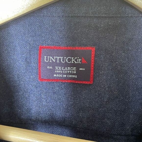 UNTUCKit Shirt Mens Size XL Long Sleeve Navy Blue Button Up with Pocket - Picture 2 of 8